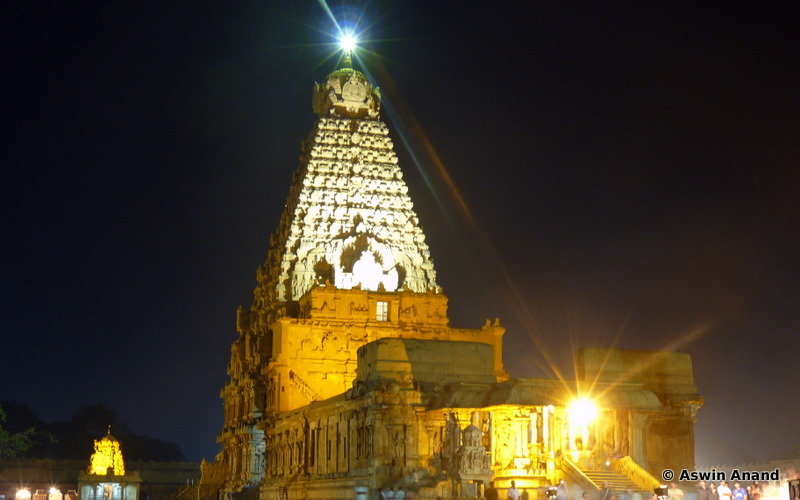 Night shot of the Main Gopuram