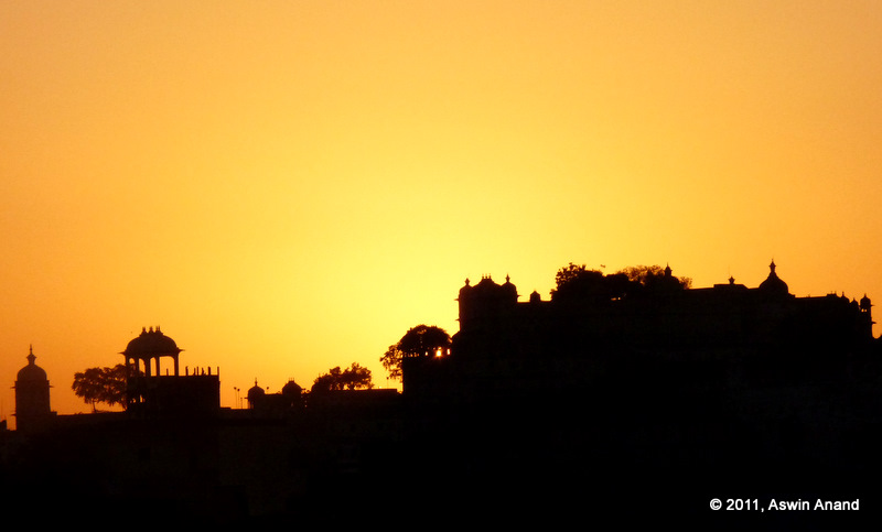 Sunrise in Udaipur with silhouette of Udaipur Palace